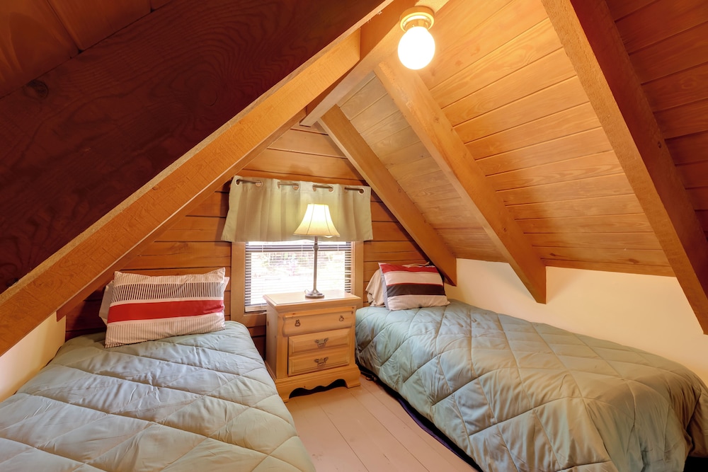 Boat, Fish & Swim: Lakefront Cabin in Okeechobee!
