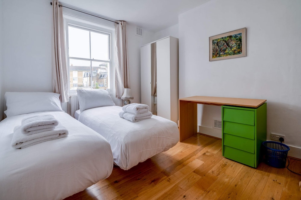 Bright Two Bedroom Apartment Near Vibrant Camden Town