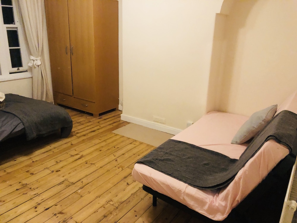 3bed apartment next to eurostar station