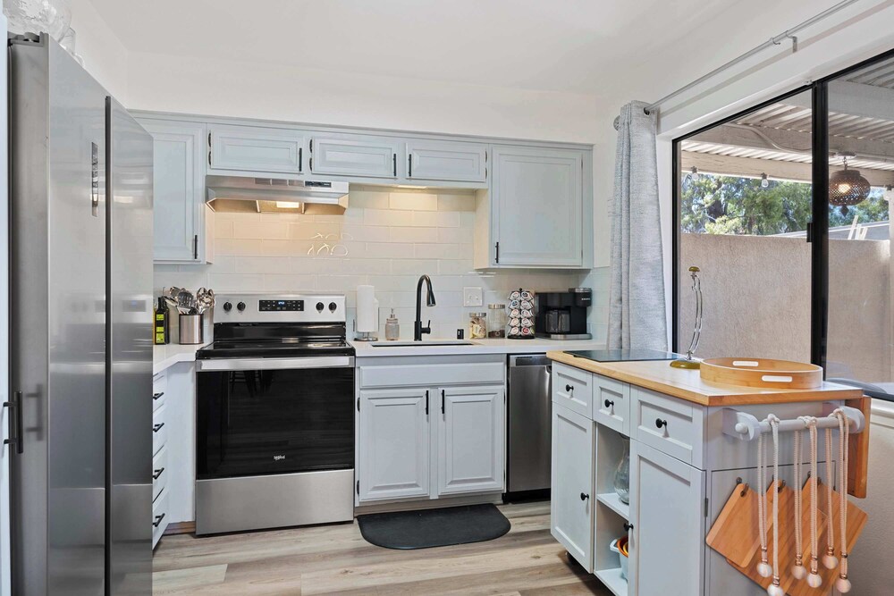 The 14th Fairway Delight 4Bd W/community Pool!