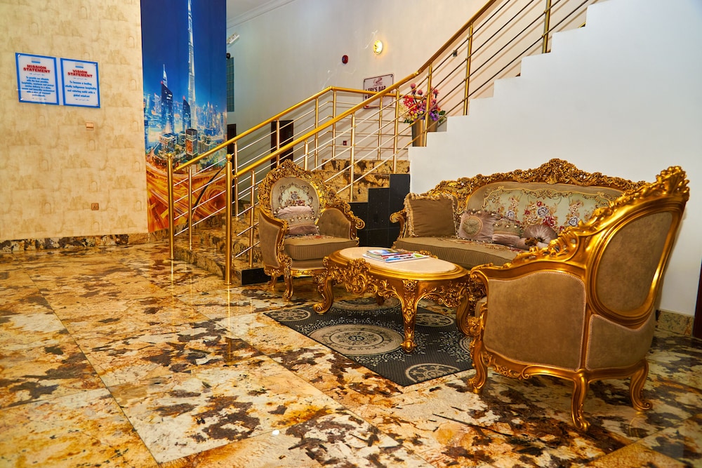Signature by Royalty view 4