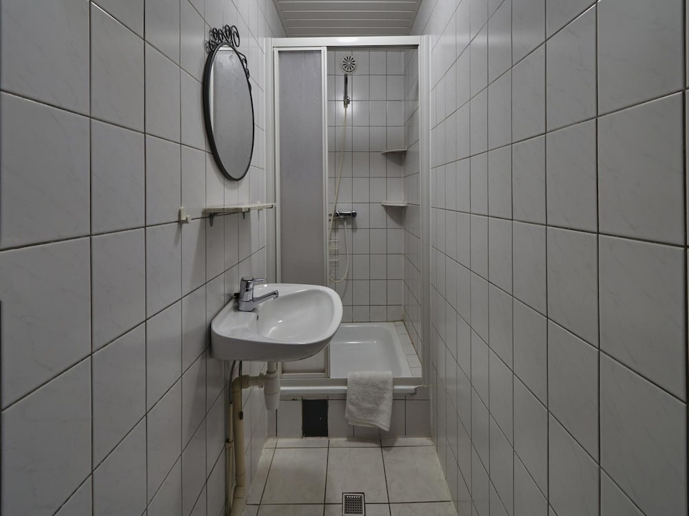 Photo 33
