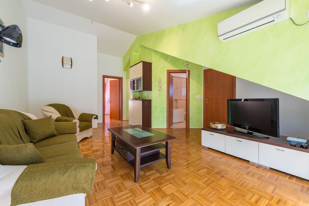 Angela Apartments