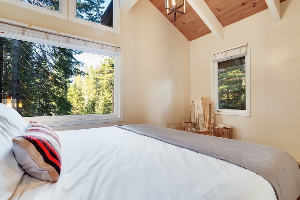 Homewood by Avantstay Amazing Family Cabin w Hot Tub Sauna