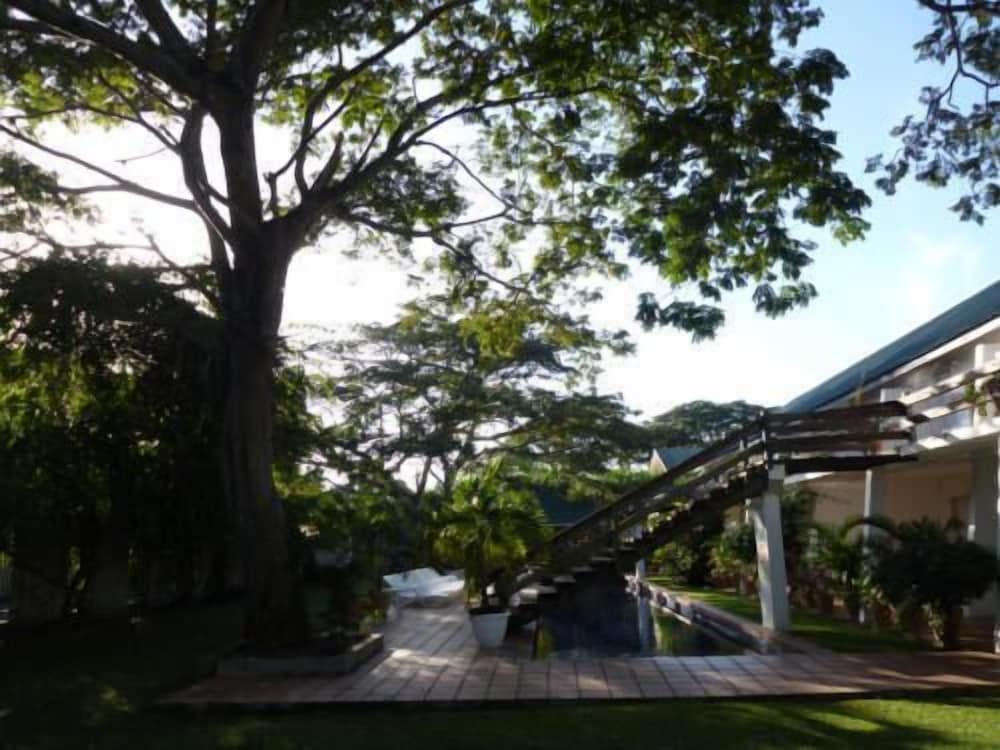 Summerland Suites
