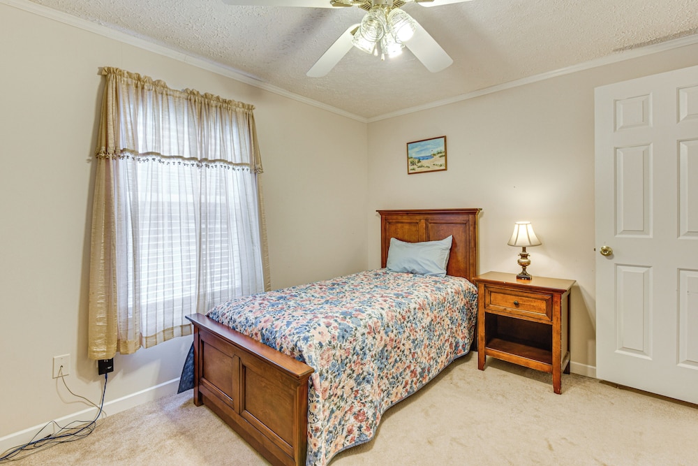 2 Mi to Dtwn: Retreat on 3 Acres in Pelzer!