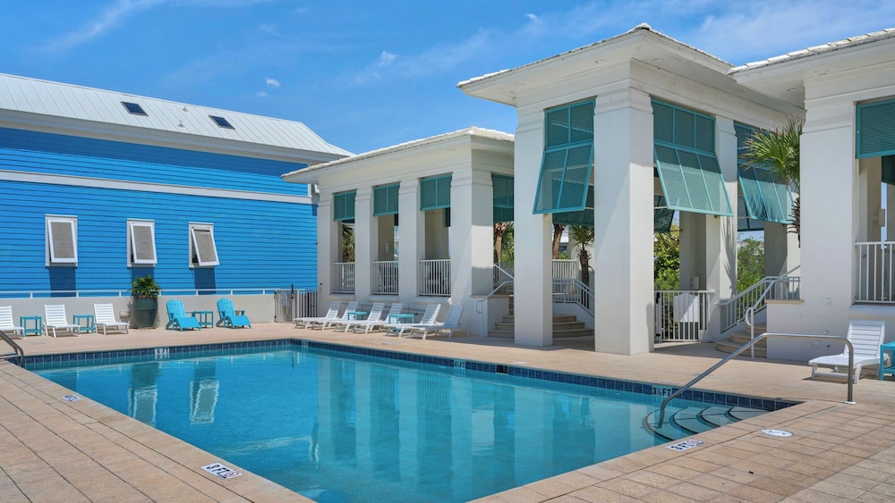 Lakefront Haven in Carillon Beach