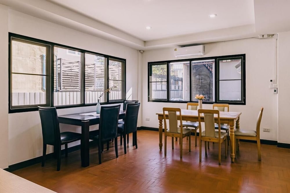 Modern Family House - 4 Bedrooms 5 Mins From Old Town With Gallery - Deja Home
