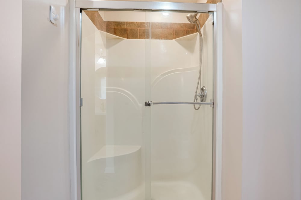 Hot Tub & Amenity Access: Lake Anna Retreat!