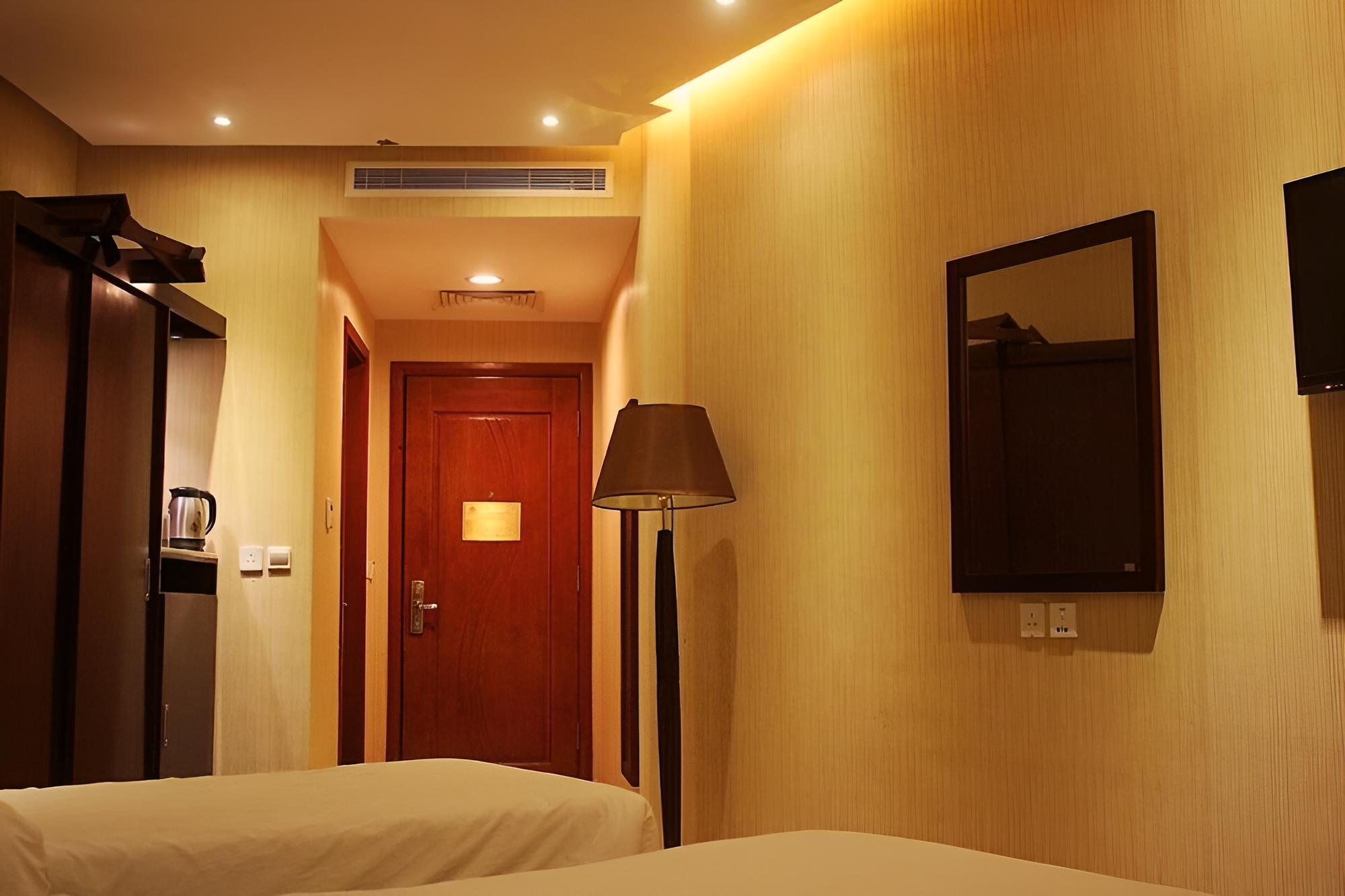 Land Premium 1 view 2