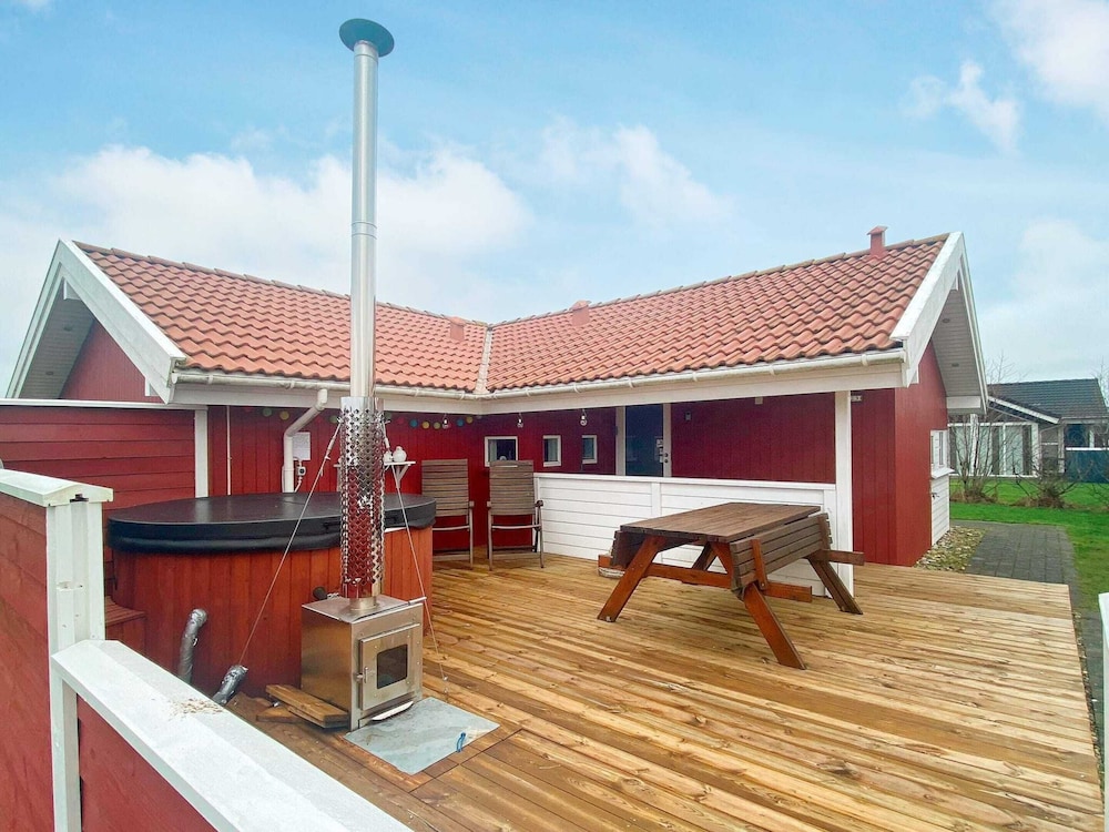 6 Person Holiday Home in Hemmet