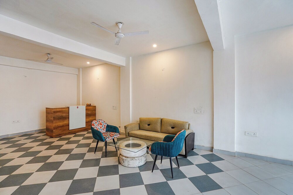 Lobby & Reception
