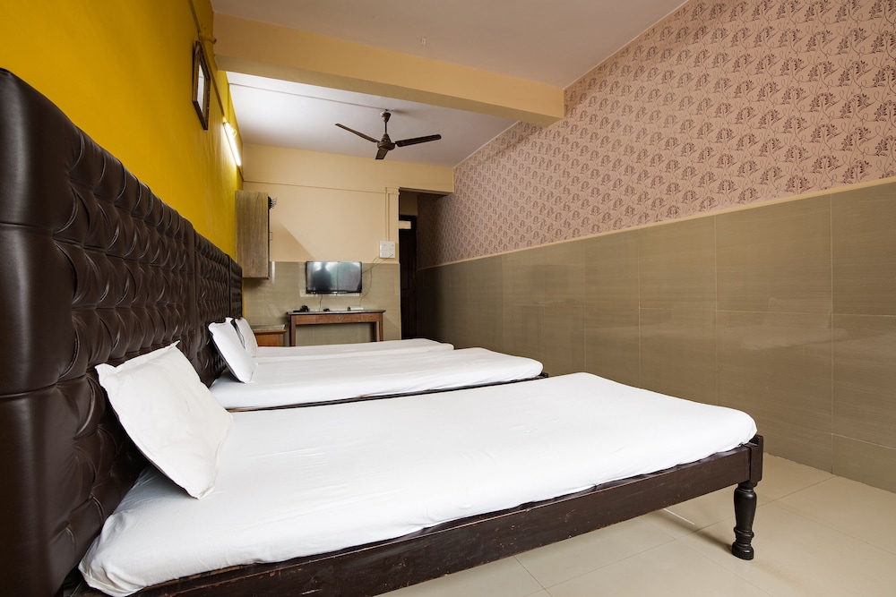 SPOT ON 6991 Hotel Poonam view 2