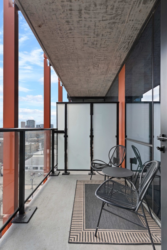 Cloud9 6 apt for 30ppl Fulton Market The Nouveau