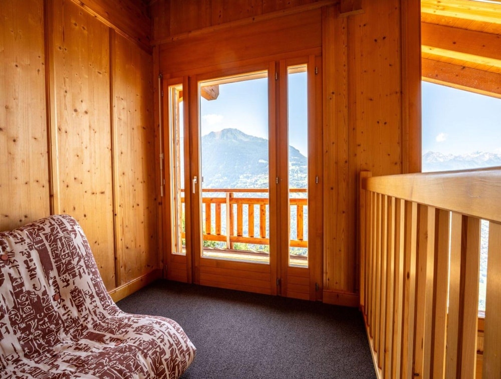 Spacious Chalet With Patio Facing Mountains