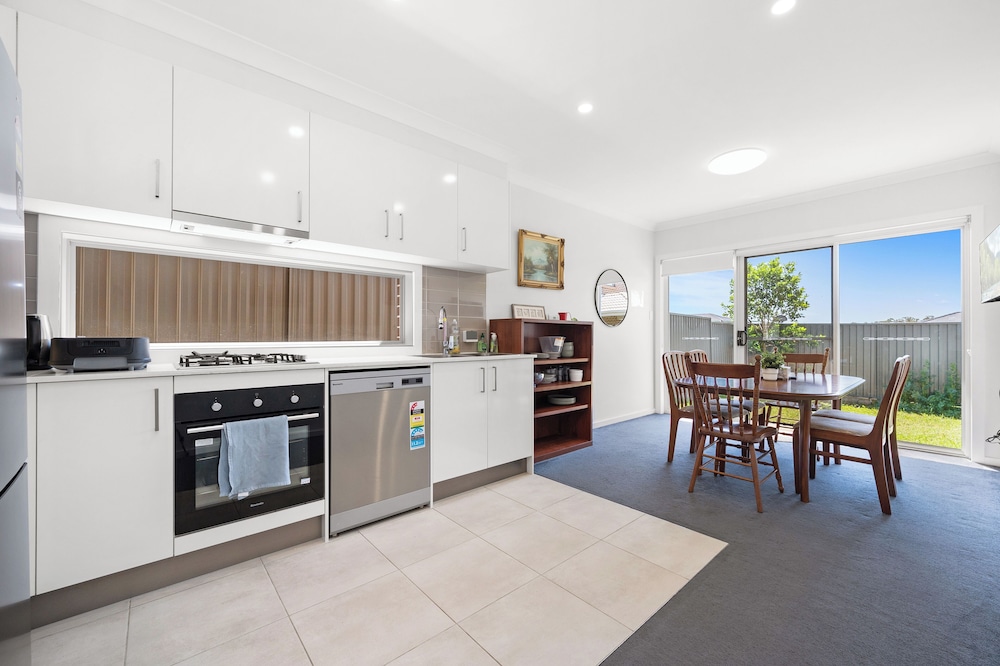 Kozyguru | Austral | Convenient 4 X Ensuite House