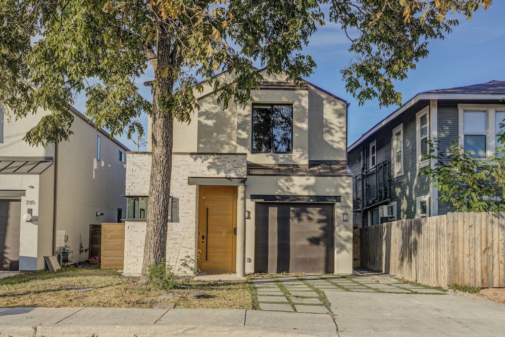 New Build, Private Pool, Near Pearl/riverwalk
