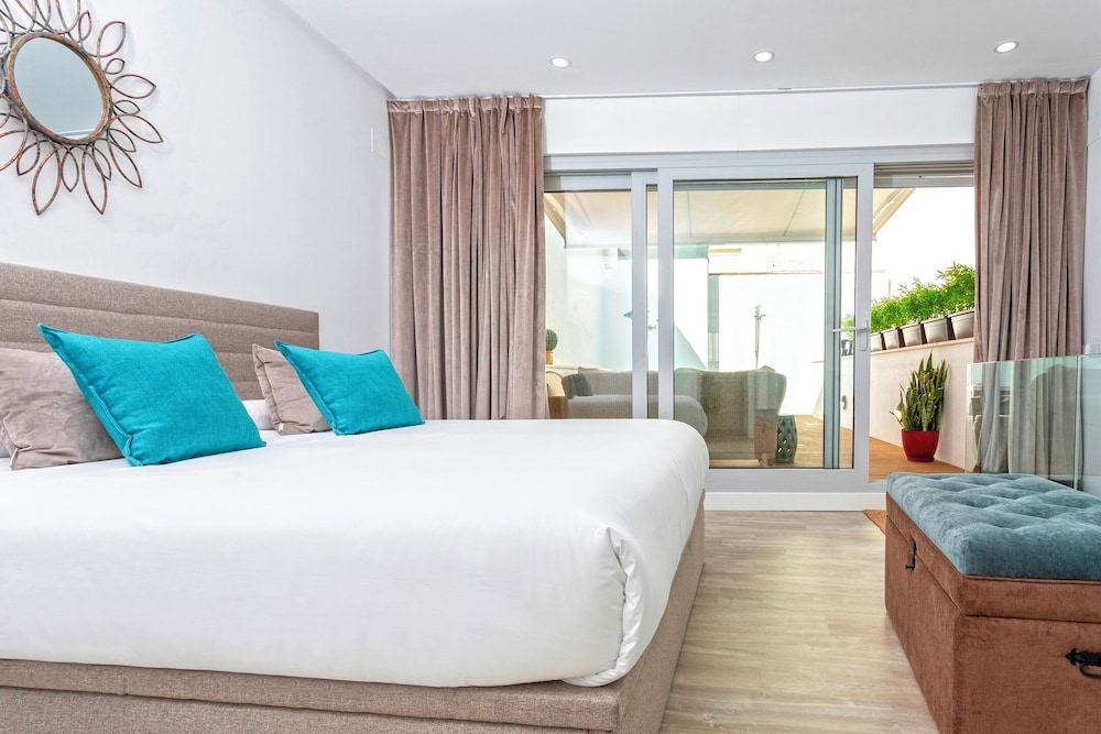 Marvelous 2-bedroom Apartment With Terrace in Triana. Castilla II