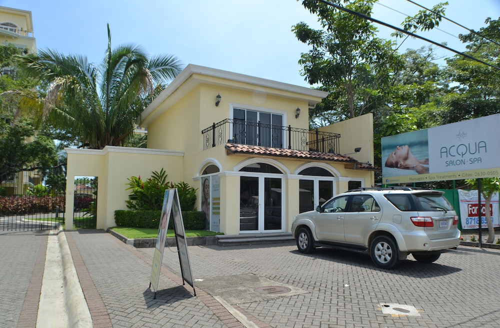 Hotel Acqua Residences - Image 1