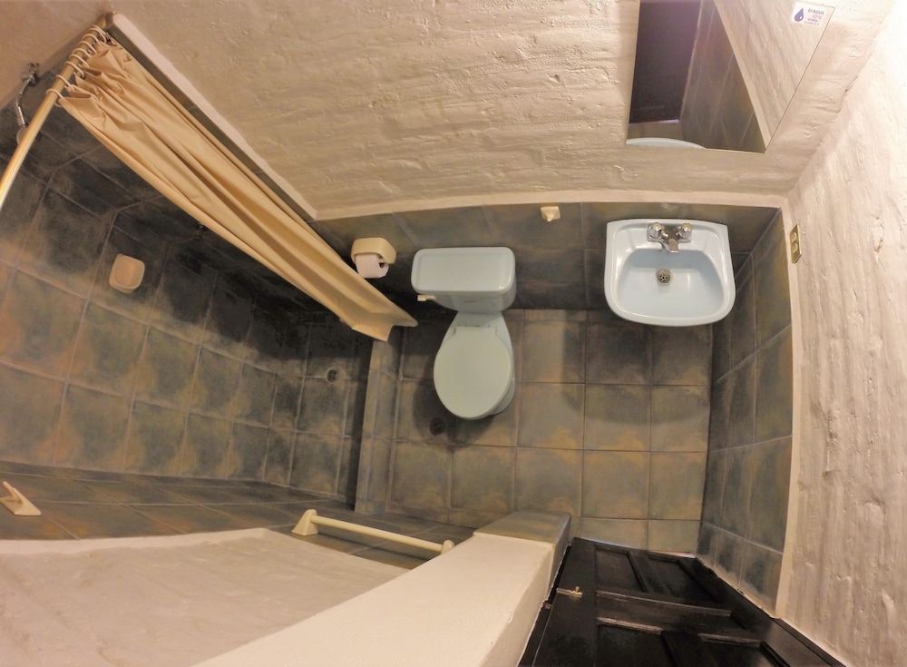 L'AUBERGE INN - Hostel