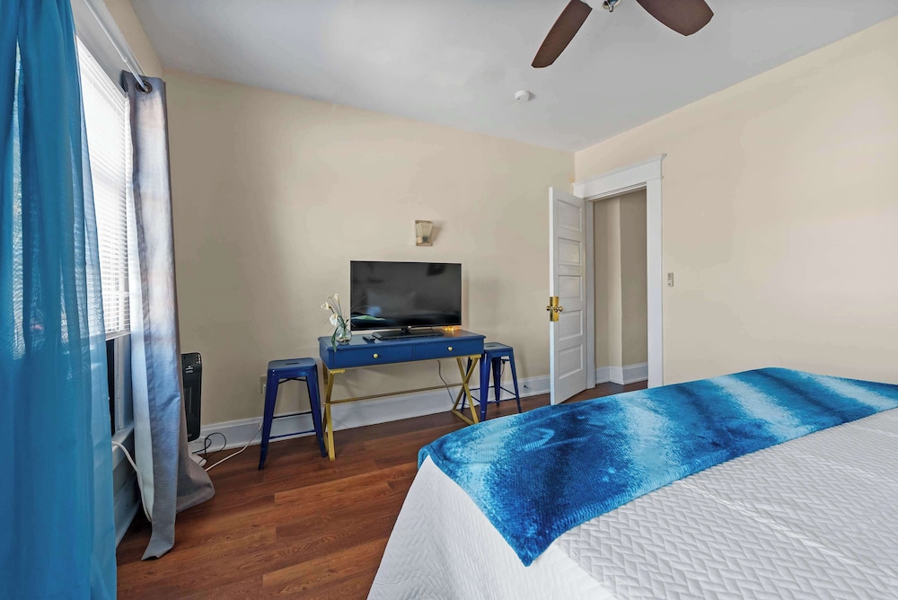 Summit Scholars Suites For 12!