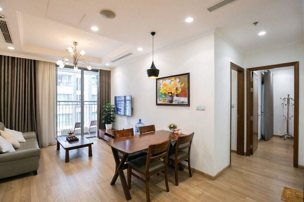 Bom Homestay Vinhomes Times City