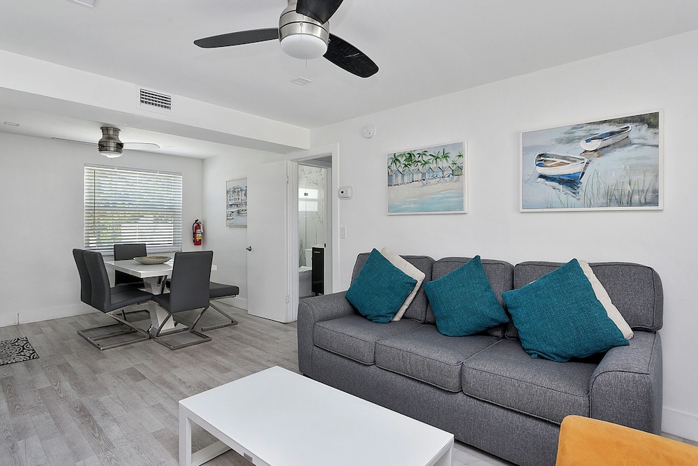 Spacious 1 Bedroom APT at the beach