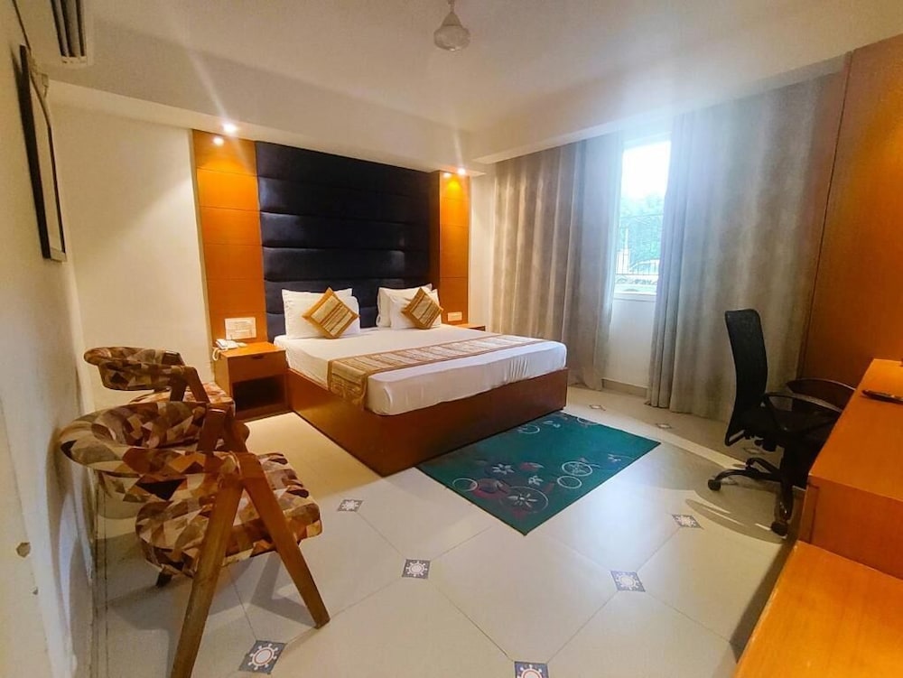 The Angel Hotel And Suites