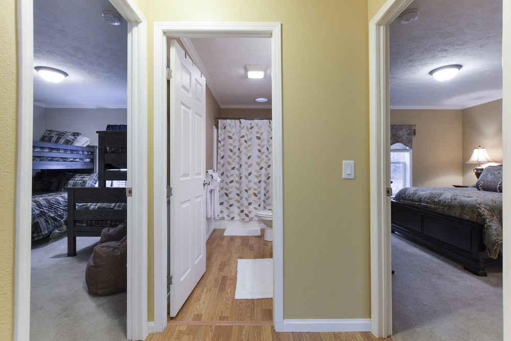 Omaha Vacations - Llama House - Property Image 35