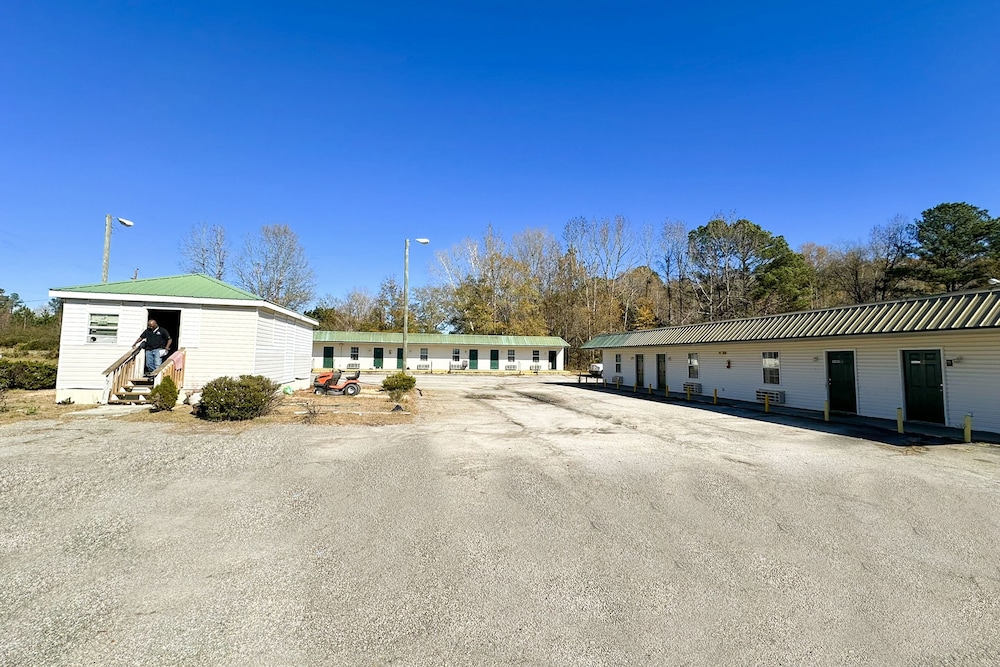 Sparta Seven Motel By OYO near Milledgeville - Property Image 1
