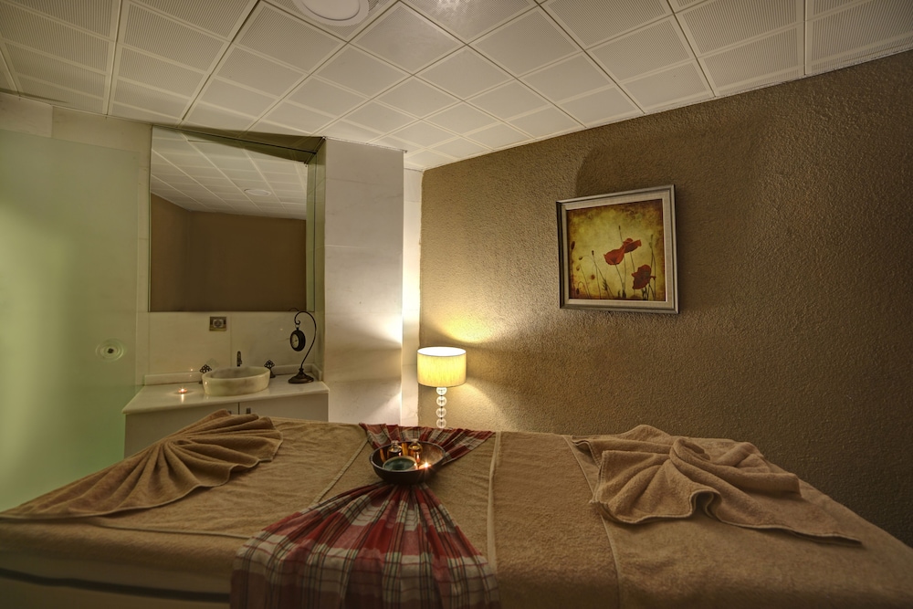 Beyaz Monarch Otel - Image 31
