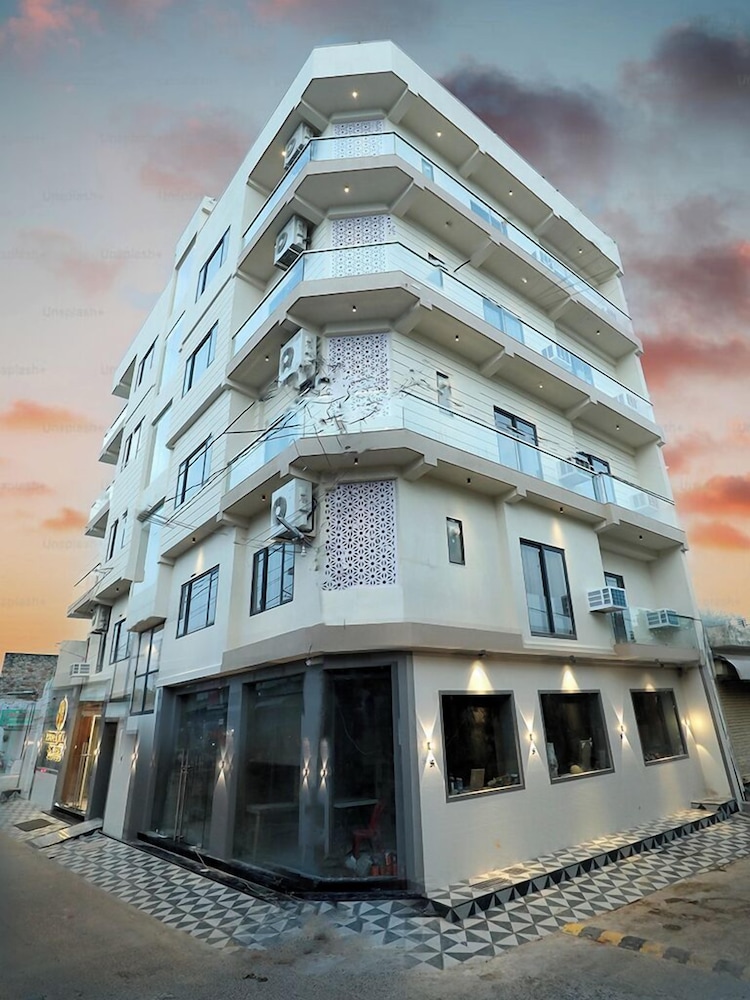 Geetanjali Hotel and Suites