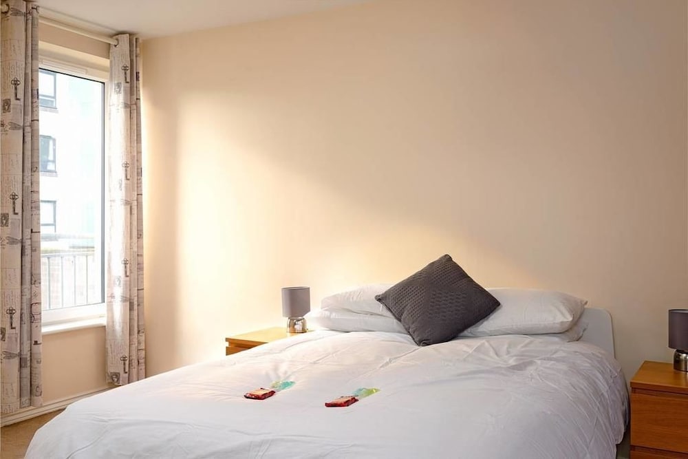 Wonderful Apartment nr Central Edinburgh view 4