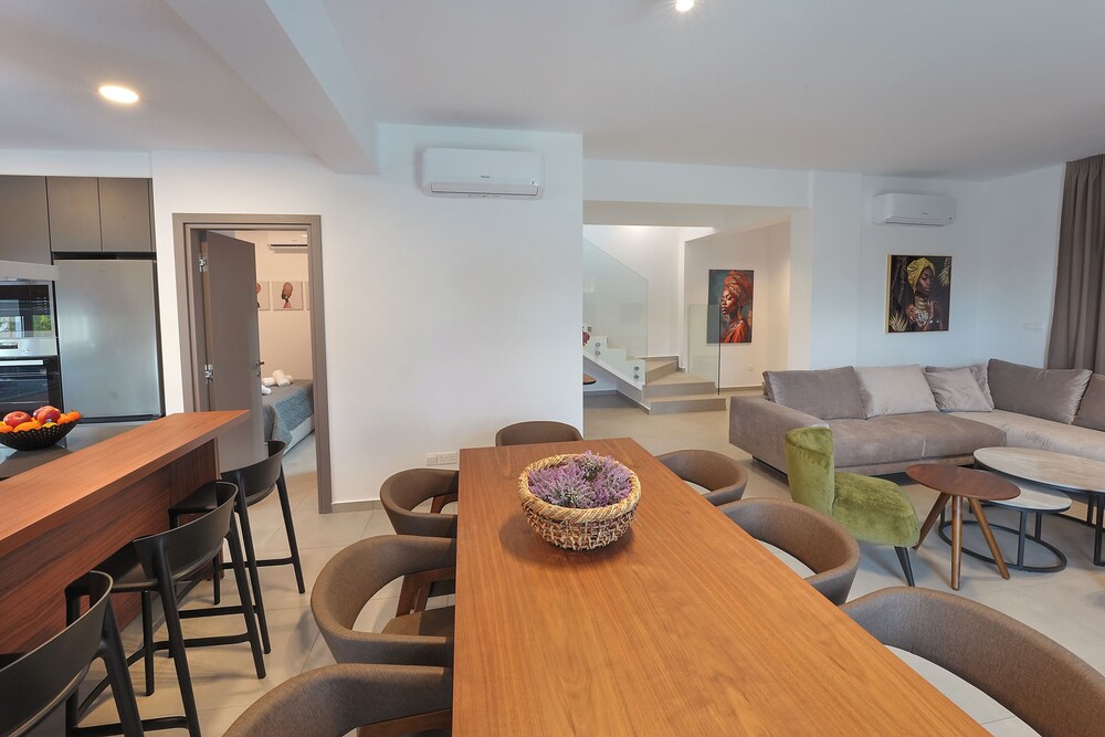Sun & Moon Luxury 4-bedroom Villa