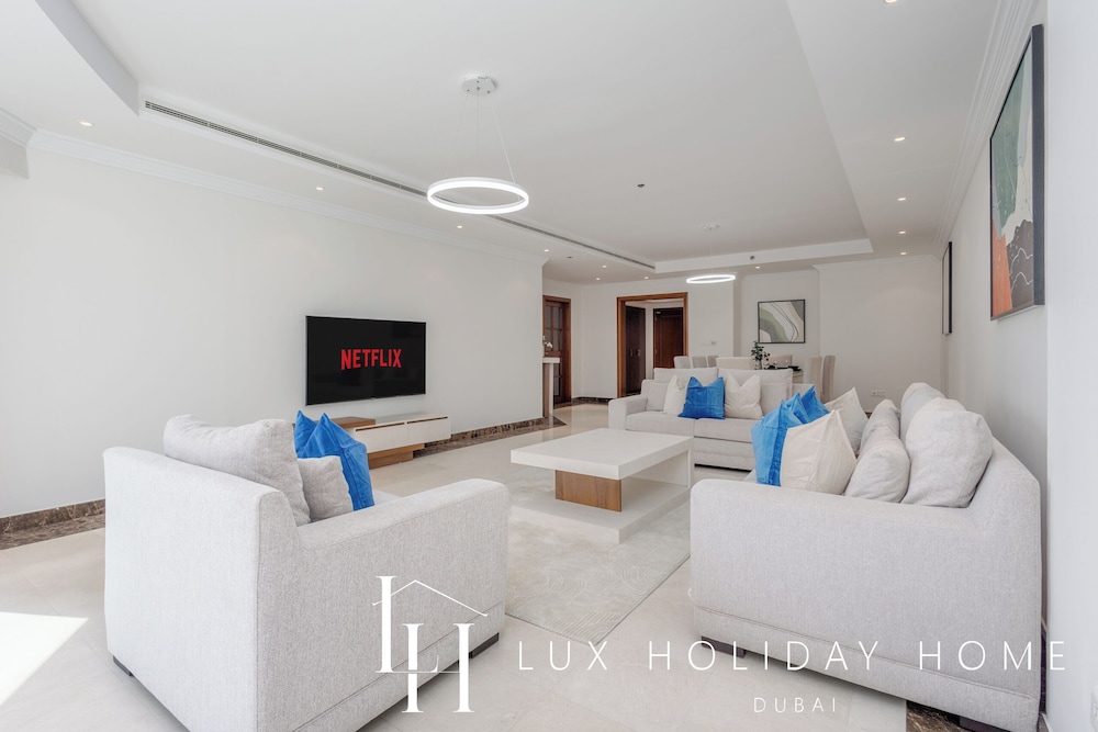 LUX The Al Seef Marina Suite 2