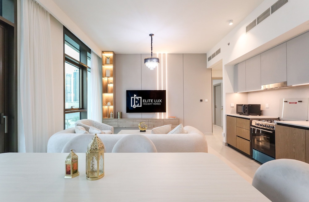 Elite LUX Holiday Homes - Dubai Creek Oasis 2BR Luxe w Burj View