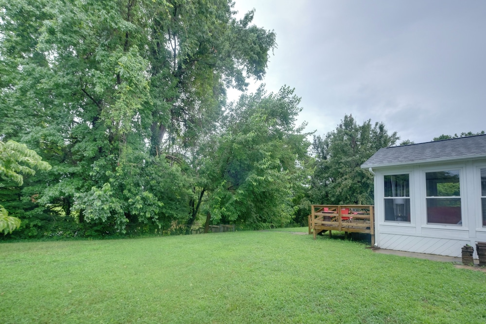 Fish, Relax & Enjoy Lake Views: Colonial Beach Gem