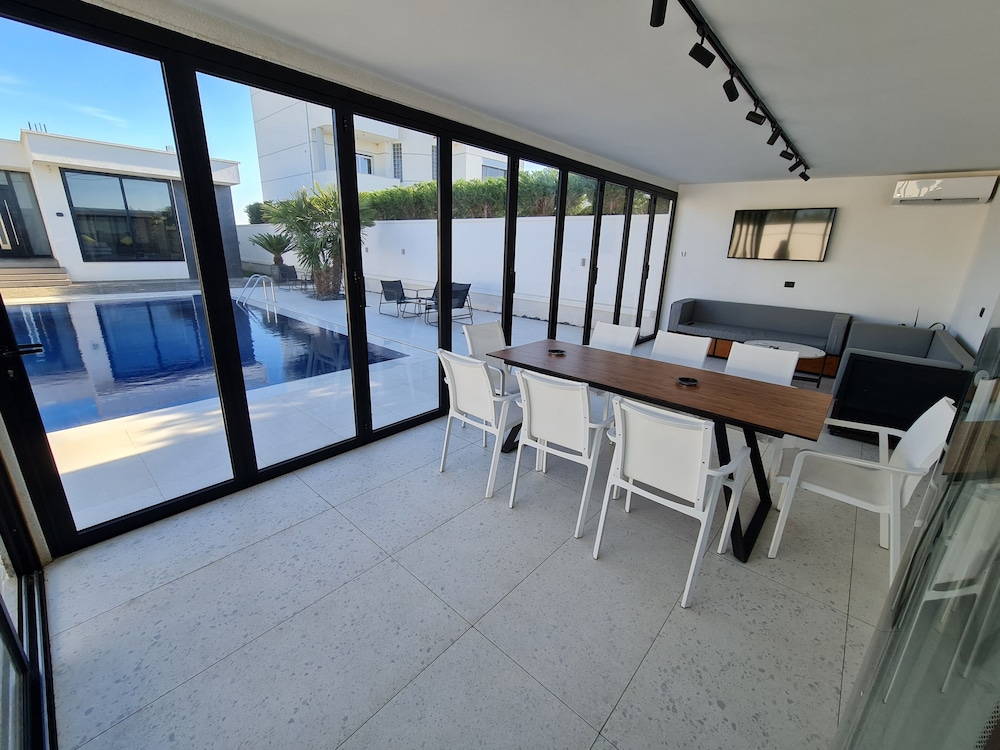 La Mirage Group Villas