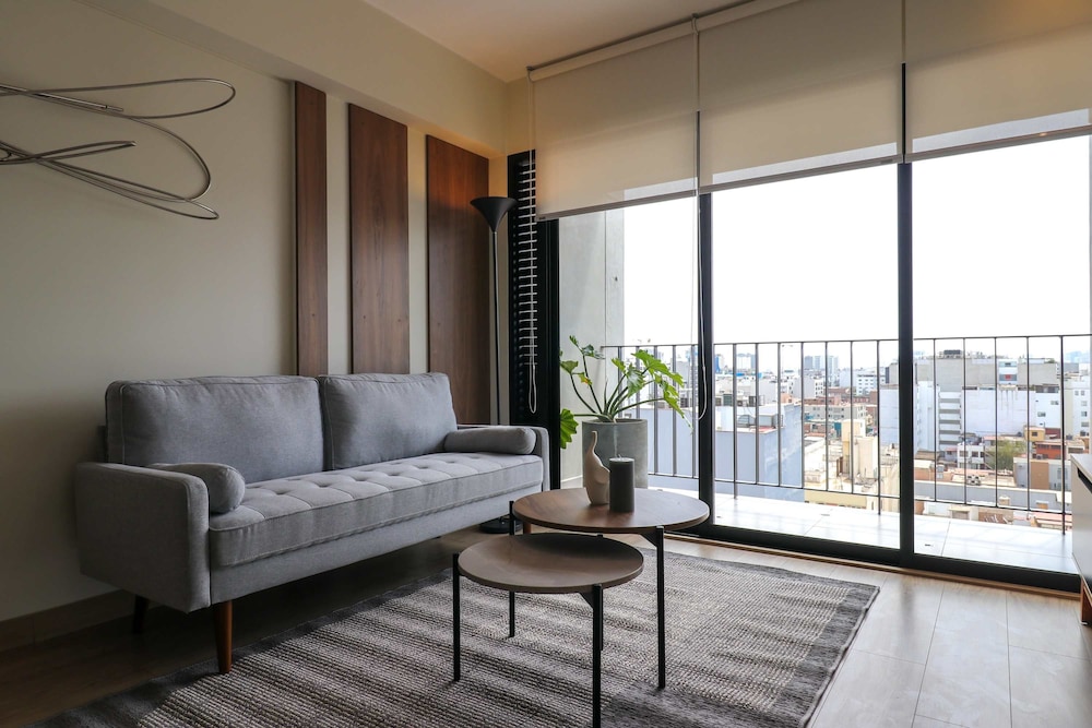 w Spectacular 2BR With Balcony in Miraflores