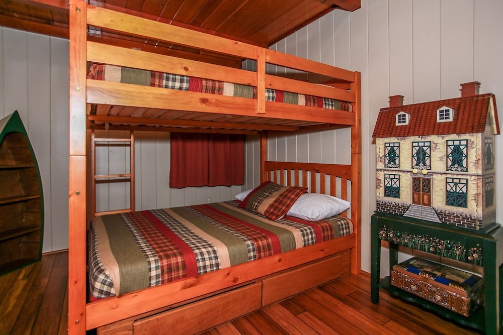 Bear Mountain Escape 2 Bedroom Apts by RedAwning