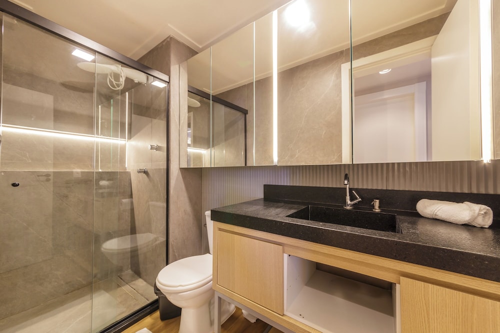 House w/ Gourmet Area, Just 10min From the sea OSH