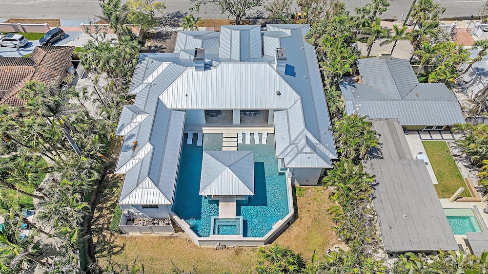 Dream Island 8 Bedroom Home