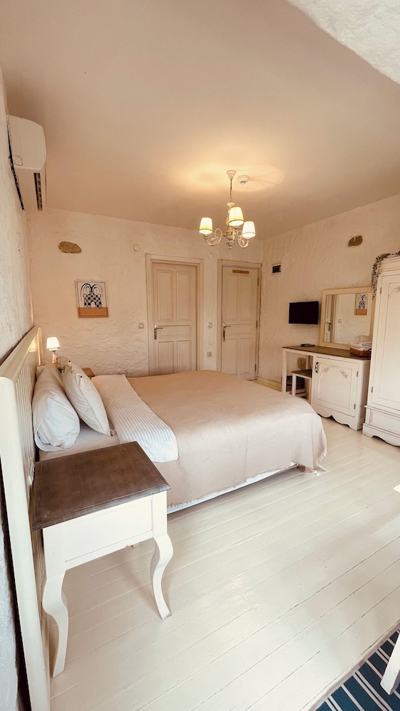 Mina Otel by Adda Alaçatı