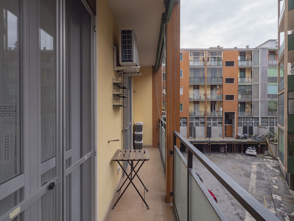 Bilocale con Balcone in Zona Nolo