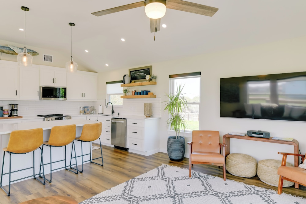 3 Mi to Rockport Beach: Home Near Aransas Bay