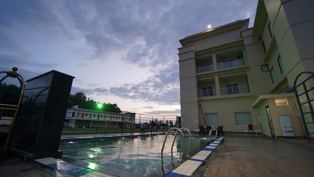 Solitaire Resort