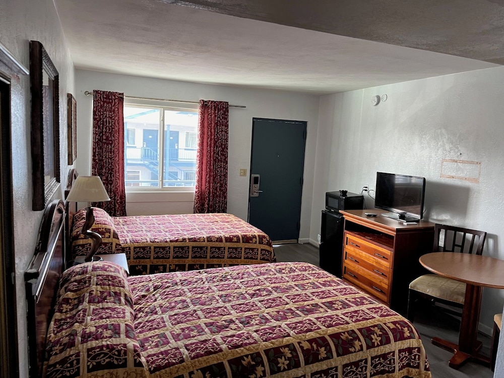 8th Street Motel view 4