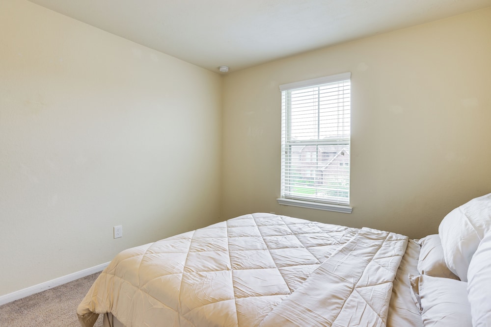 Covered Patio & Spacious Yard: Houston Area Home!