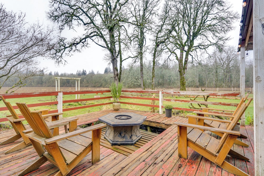 5 Mi to Hillsboro: Peaceful Home w/ Fire Pit