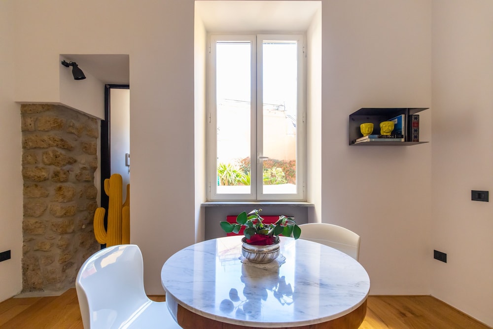 Amana in Naples With 1 Bedrooms and 1 Bathrooms